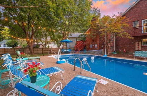 Kansas City House | KC Backyard Vacation