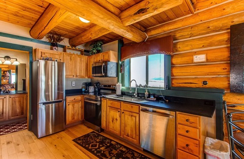 Michigan Hill Cabin | Kenosha Log Cabin with Beautiful Mountain View’s