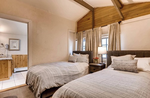 Keystone Cabin | Keystone Lodge Room | Historic Charm & Breakfast