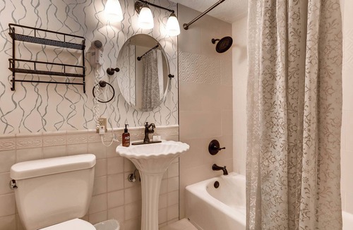 Keystone Cabin | Keystone Lodge Room | Historic Charm & Breakfast