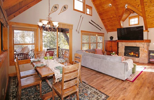Keystone House | Keystone Mountain Gem: Dog Friendly Cabin Ski Golf Hike Hot Tub