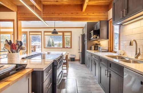 Keystone House | Keystone Townhome Close to Shuttle for Lifts & Short Walk to Lakeside Village