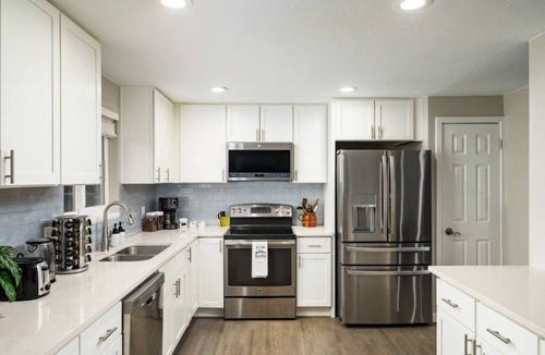 Lamar Heights Area House | Kid & Adult Playland! Comfy, Spacious, 15min to Downtown