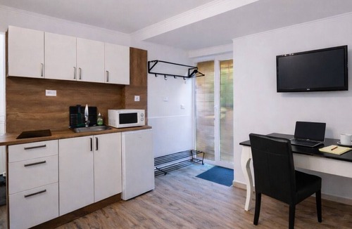 Tuchomerice Apartment | KindStay Suites Prague Airport