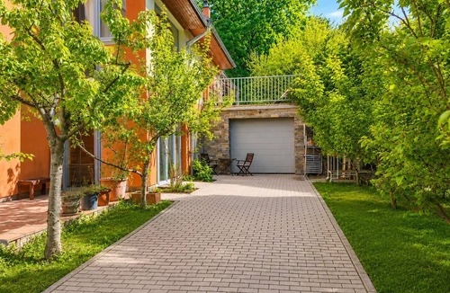 Tuchomerice Apartment | KindStay Suites Prague Airport