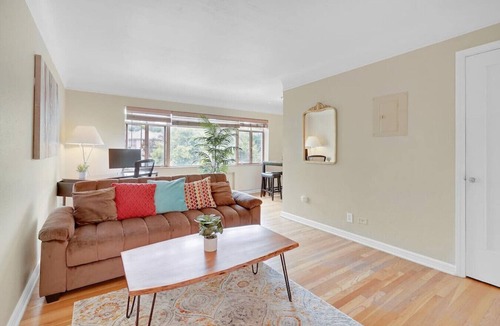 Cherry Creek Apartment | King Bed~Work Space~Walkable