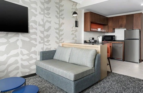 Queens Hotel | King Suite | Marriott Queens | Central Park, Broadway, Queens access | 2 Units