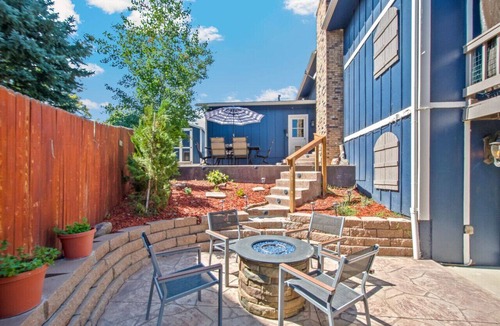 Club Crest Apartment | King suite w/hot tub, fire pit, & luxe bathroom