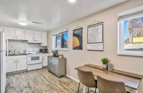 Colorado Springs Apartment | Kings Hideaway! Apartment w/Hot Tub & Scenic View