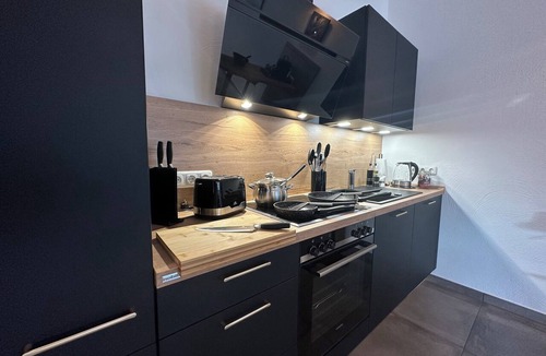 Euskirchen Apartment | KingSize Bed, two SofaBed, Full Kitchen, WorkSpace 650MBit, Netflix, Centrum,