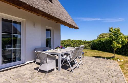 Dranske House | "Küstenperle" Vacation Home in Dranske – enjoy a dream vacation with a breathtaking view of the Bodden and the Baltic Sea. Child-friendly amenities, as well as a wellness area with a sauna and hot tub.
