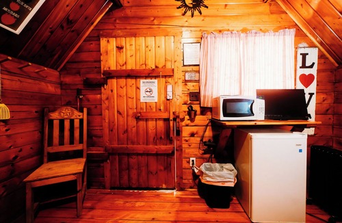La Junta Cabin | La Junta Camping & Cabins