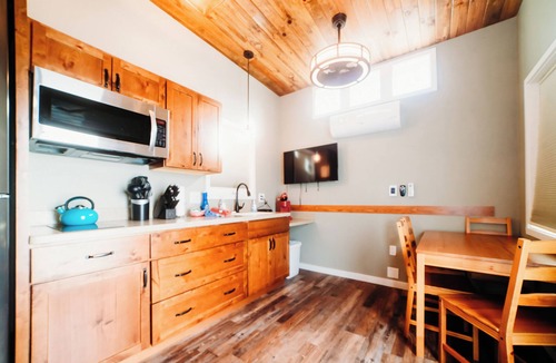 La Junta Cabin | La Junta Camping & Cabins