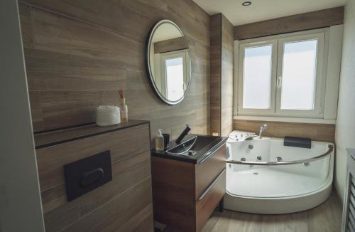 Annemasse Apartment | La Suite Interstellar - Cinéma Room & Balnéo