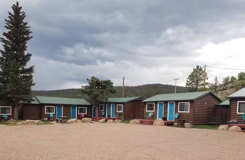 Lake George Cabin | Lake George Cabins & RV Park, Cabin 7, Horse, Mule and Geese