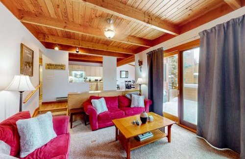 Keystone House | Lake to Mountain