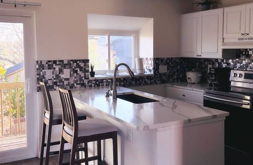 Prides Crossing House | LAKE VIEW 3-Bedroom/3-Bathroom Cozy townhome in Aurora, Family & Pet Friendly!