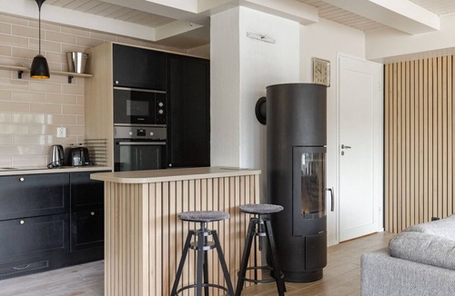 Uurainen Villa | Lakefront Holiday Villa - Traditional Finnish sauna & outdoor jacuzzi
