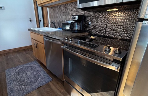 Bayfield Apartment | Lakeside Suite with Mountain View’s and Hot Tub
