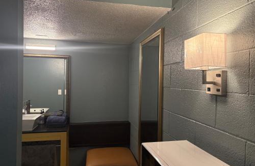 Longmont Hotel | Lamplighter Motel