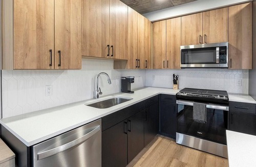 Englewood Apartment | Landing | Amazing 2BD, Gym, Rooftop Lounge