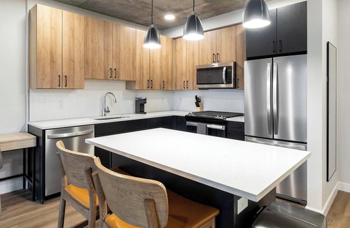 Englewood Apartment | Landing | Amazing 2BD, Gym, Rooftop Lounge
