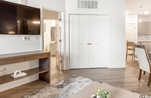 Northgate Apartment | Landing Beautiful 2BD Gym Pool