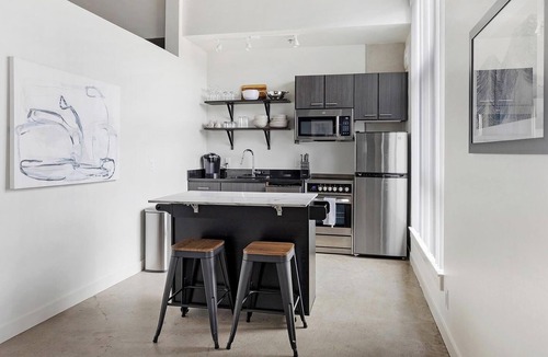 River North Art District Apartment | Landing | Chic Studio, Gym, Clubhouse