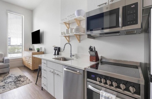 River North Art District Apartment | Landing | Incredible Studio, Clubhouse, Gym