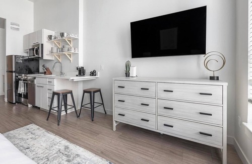 River North Art District Apartment | Landing | Spectacular Studio, Gym, Clubhouse