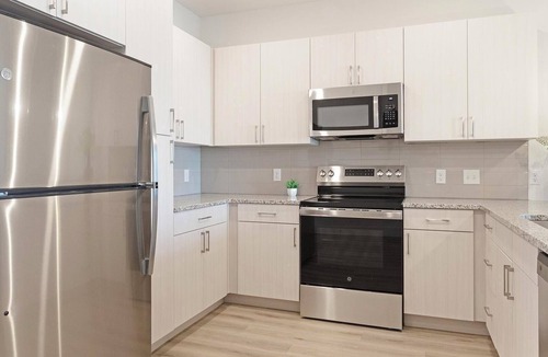 Firestone Apartment | Landing | Stylish 1BD, Gym, Clubhouse