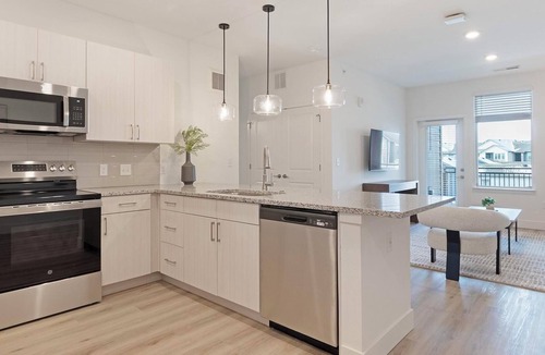 Firestone Apartment | Landing | Stylish 1BD, Gym, Clubhouse
