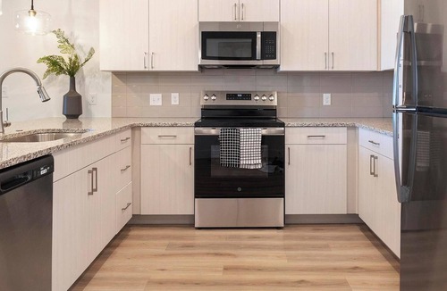 Firestone Apartment | Landing | Stylish 1BD, Gym, Clubhouse