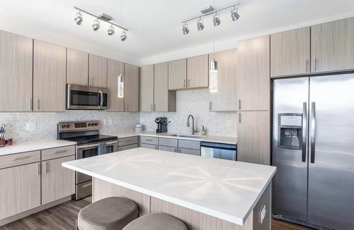 Indian Creek Apartment | Landing | Stylish 2BD, Yoga Studio, Gym