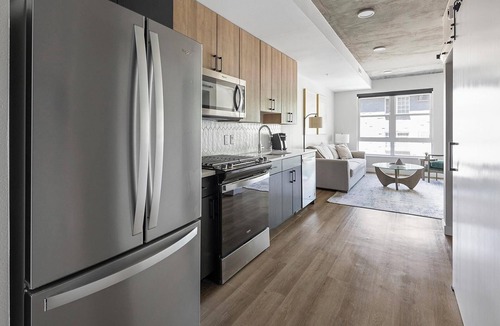 Englewood Apartment | Landing | Stylish Studio, Gym, Rooftop Lounge