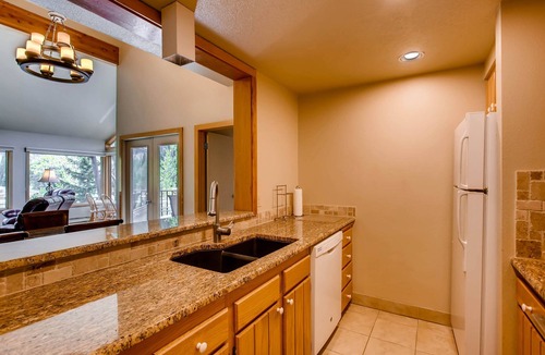 Lakeside Village Condo | Large 1400 ft² 3Br Condo in Lakeside Village-Kids Ski Free