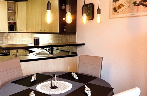 Satteldorf Apartment | Large 3 bedroom apartment with balcony, WLAN & parking space