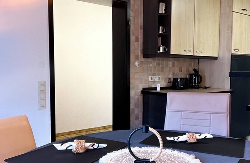 Satteldorf Apartment | Large 3 bedroom apartment with balcony, WLAN & parking space
