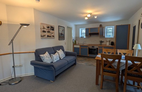 Fedderswarf Apartment | Large courtyard with lawn, garden shed and terrace, WLAN