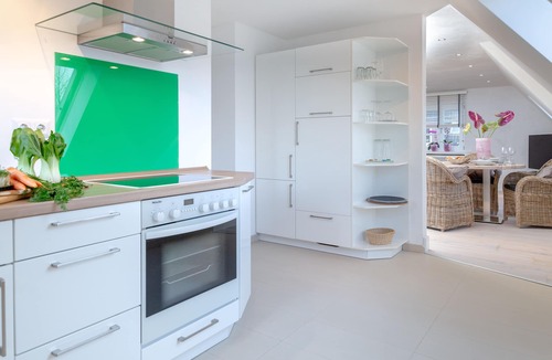 Tinnum Apartment | large modern beach house style apartment