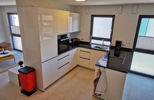 Ueberlingen Apartment | Large, new vacation apartment with lake and alpine view - 4+2 pers. (optional)