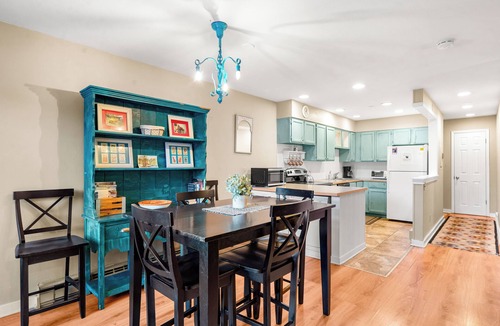 Four O'Clock Condo | Large One Bedroom in Great Location!