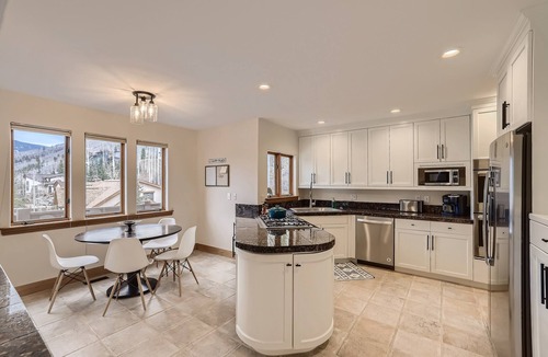 Highland Meadows House | Large West Vail Luxury Home with Gorgeous Views and Amenities