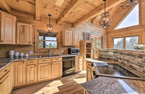 Pagosa Springs Cabin | ‘Lazy Beaver Lodge’ Pagosa Cabin w/Deck, Fire Pit