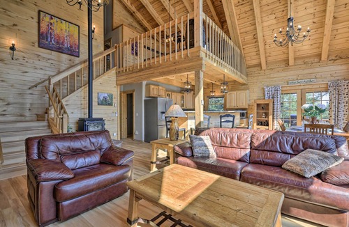 Pagosa Springs Cottage | Lazy Beaver Lodge Pagosa Cabin w/Deck, Fire Pit