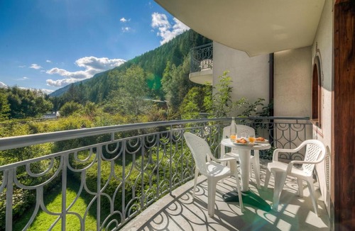 Argentiere Apartment | Le Cristal Lognan 8 Mountain View & Free WiFi - Happy Rentals