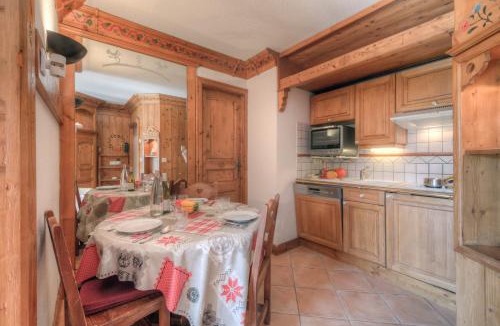 Argentiere Apartment | Le Cristal MB8 Mountain View, Pool, Parking & WiFi - Happy Rentals