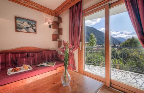 Argentiere Apartment | Le Cristal MB8 Mountain View, Pool, Parking & WiFi - Happy Rentals