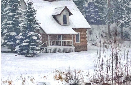 Vail Cabin | Lena's Cabin in Vail is nestled right beside Gore Creek, minutes from skiing.
