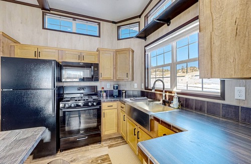 Park County Cottage | Light-filled cabin on 1,800-acre ranch with animals, trails, mountains & firepit
